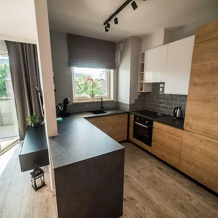 Aston- Modern & Sunny In The Center *